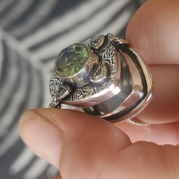 New Tsavorite 925 Silver Hearts Poison Ring. - Picture 9 of 16